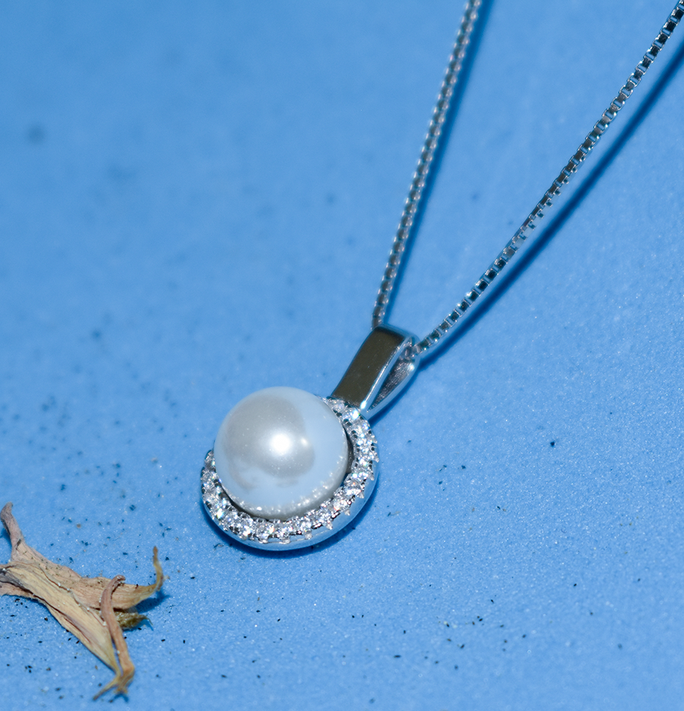 Classic Pearl Pendant Set